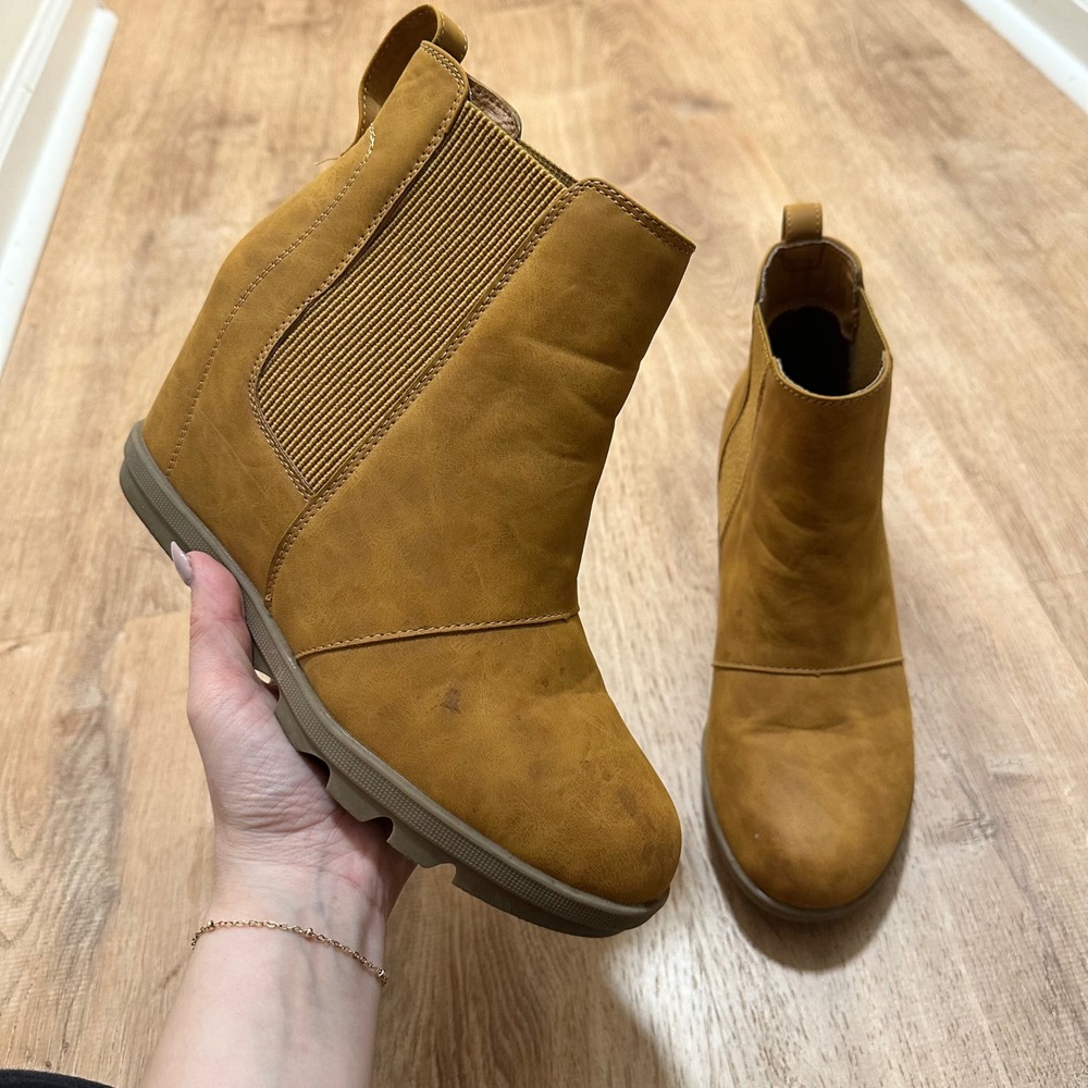 Athlefit | Women's Hidden Wedge Ankle Boots Tan Chelsea Lug Sole Boot Shoe, 9.5